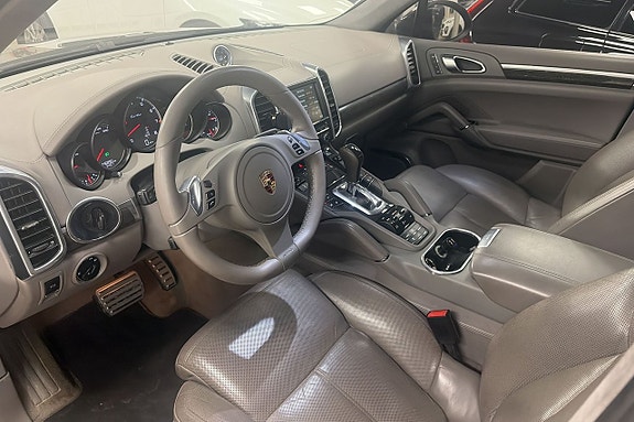 Porsche Cayenne Turbo 5 of 22