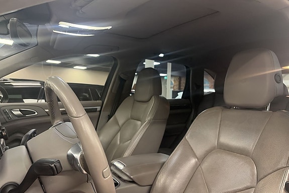 Porsche Cayenne Turbo 7 of 22