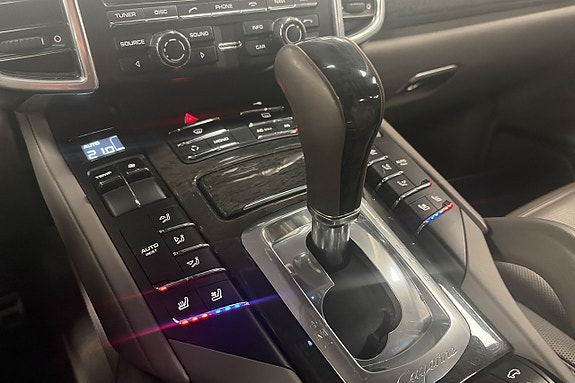 Porsche Cayenne Turbo 17 of 22