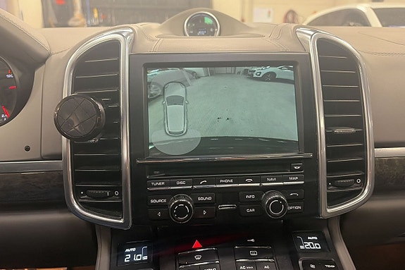 Porsche Cayenne Turbo 18 of 22