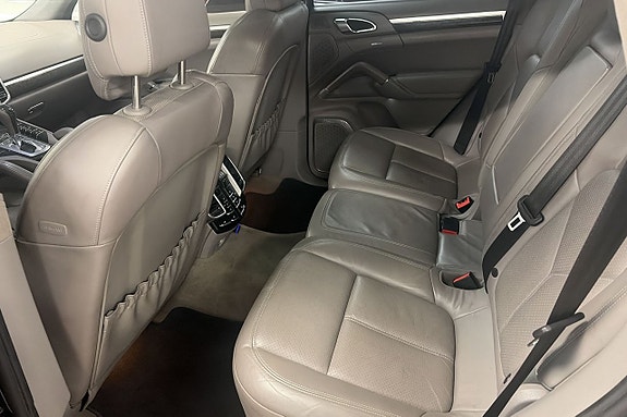 Porsche Cayenne Turbo 15 of 22