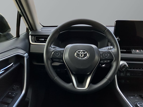 Toyota RAV4 11 of 17