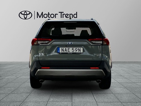 Toyota RAV4 5 of 17