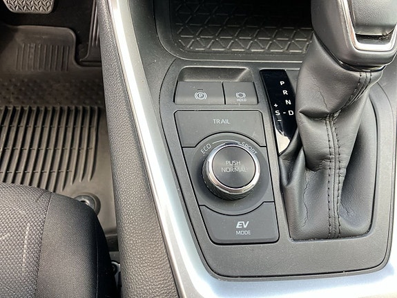 Toyota RAV4 16 of 17