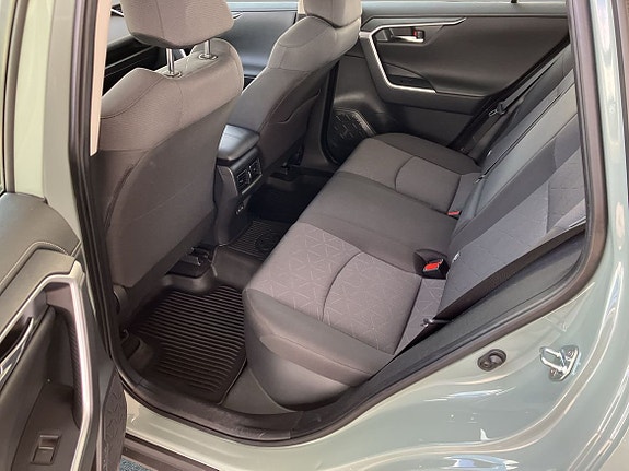 Toyota RAV4 9 of 17
