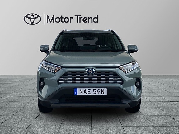 Toyota RAV4 6 of 17