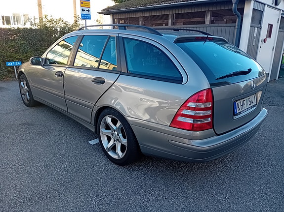 Mercedes-Benz C180 3 of 7