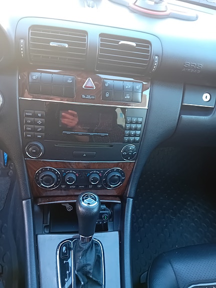 Mercedes-Benz C180 5 of 7