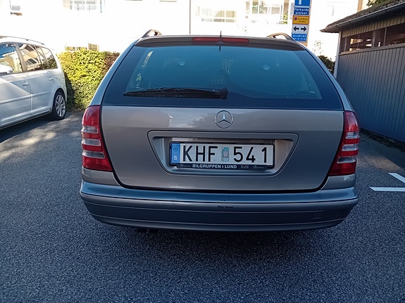 Mercedes-Benz C180 4 of 7