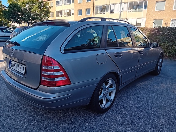 Mercedes-Benz C180 2 of 7