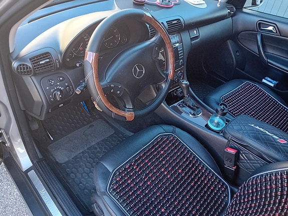 Mercedes-Benz C180 6 of 7