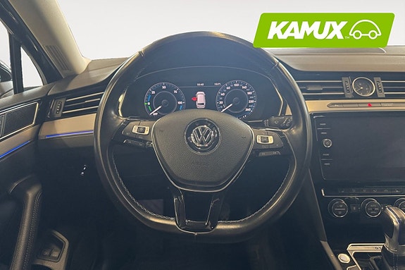 Volkswagen Passat 13 of 23
