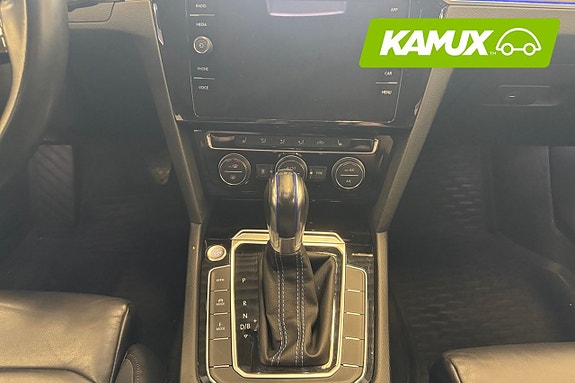 Volkswagen Passat 11 of 23