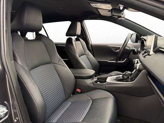 Toyota RAV4 14 of 30