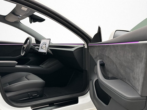 Tesla Model 3 26 of 30