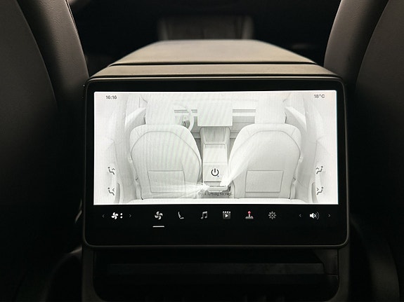 Tesla Model 3 28 of 30