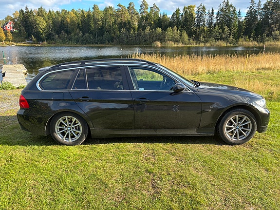 BMW 325i 3 of 9