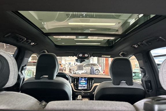 Volvo XC60 17 of 30