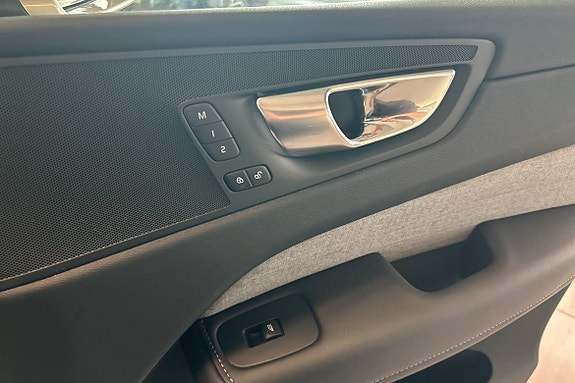 Volvo XC60 13 of 30