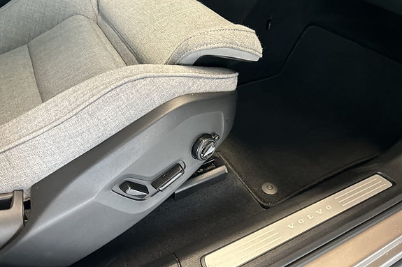 Volvo XC60 12 of 30