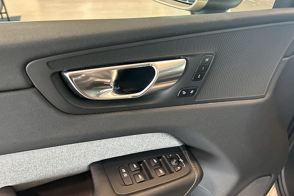 Volvo XC60 25 of 30