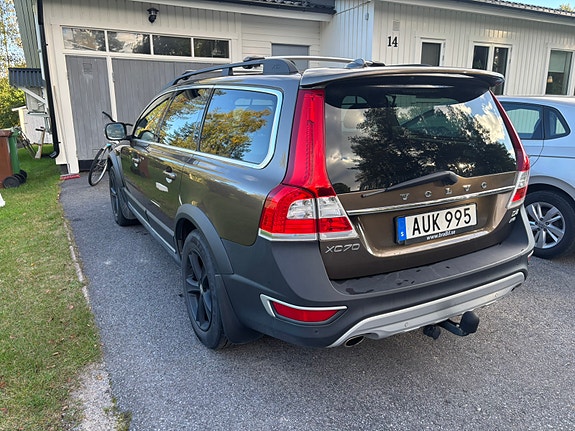 Volvo XC70 2 of 5