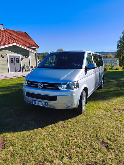 Volkswagen Caravelle 2 of 10