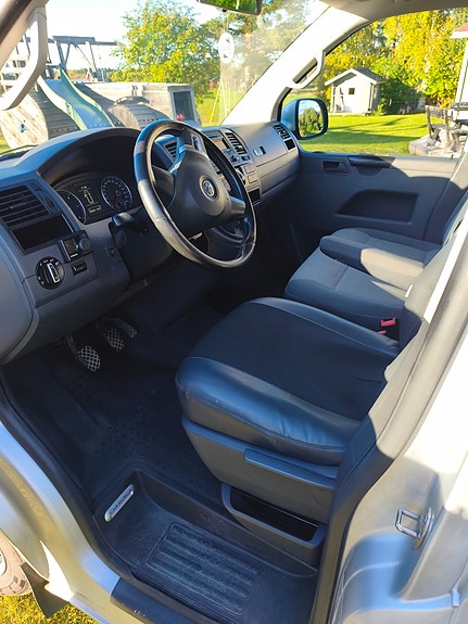 Volkswagen Caravelle 7 of 10