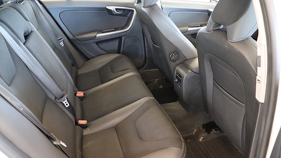 Volvo V60 11 of 17