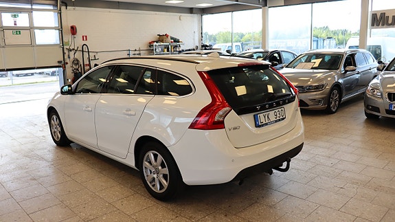 Volvo V60 4 of 17