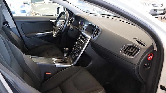 Volvo V60 10 of 17