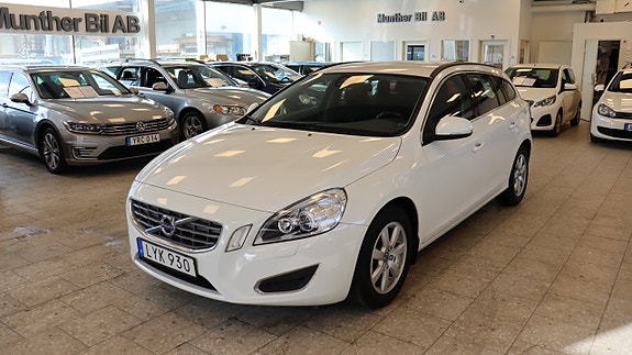 Volvo V60 2 of 17
