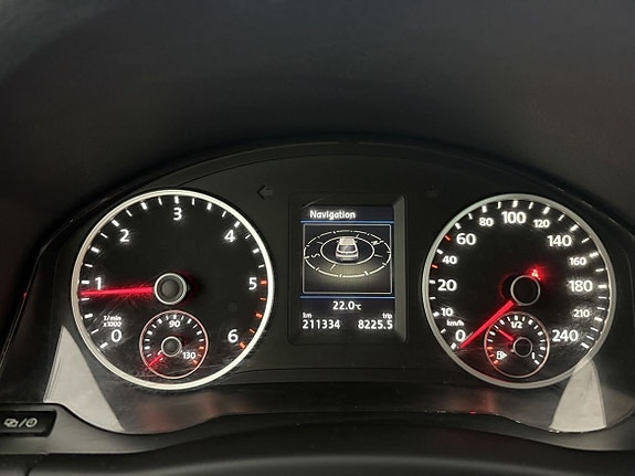 Volkswagen Tiguan 16 of 23