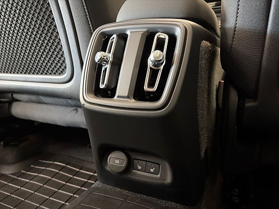 Volvo EX40 24 of 29