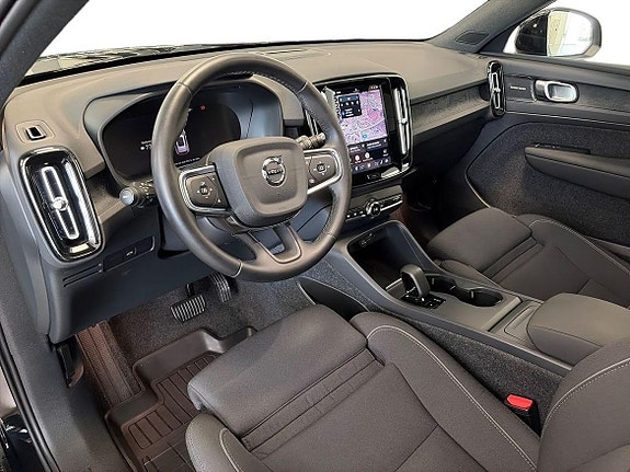 Volvo EX40 10 of 29