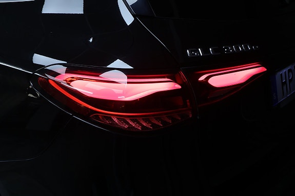 Mercedes-Benz GLC300 e 10 of 25