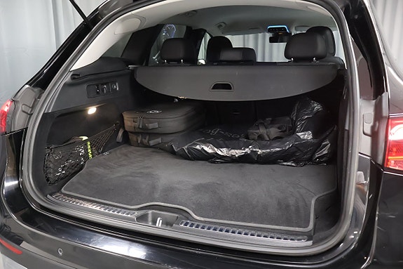 Mercedes-Benz GLC300 e 13 of 25