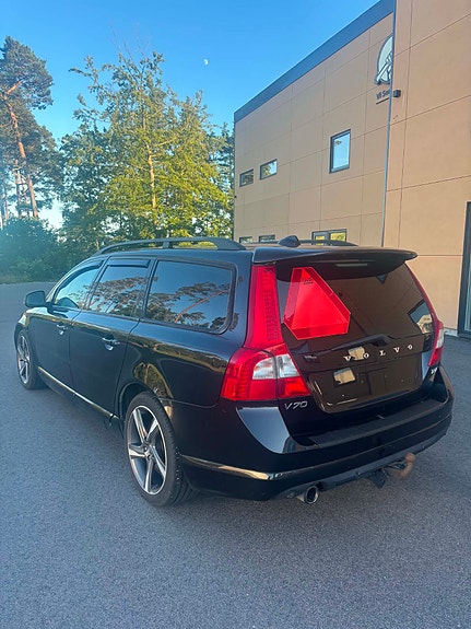 Volvo V70 3 of 5
