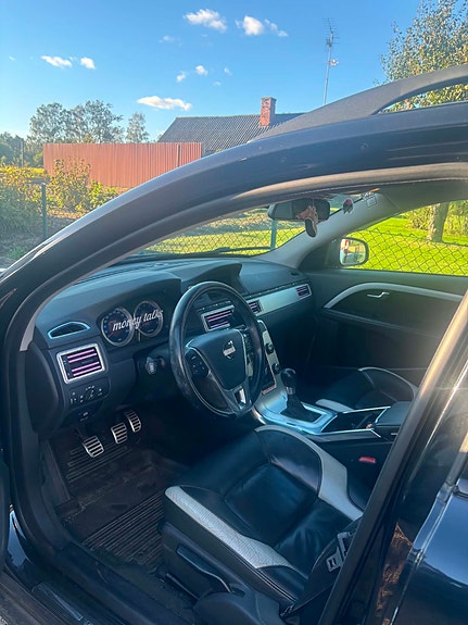Volvo V70 4 of 5