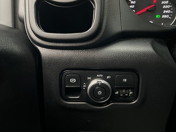 Mercedes-Benz Vito 119 13 of 30