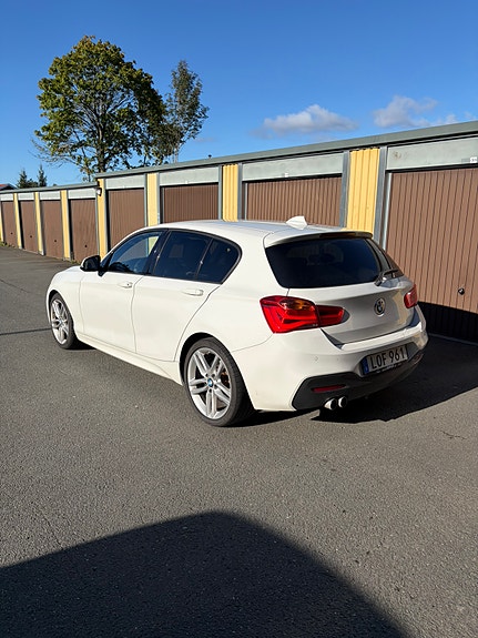 BMW 120d 2 of 13