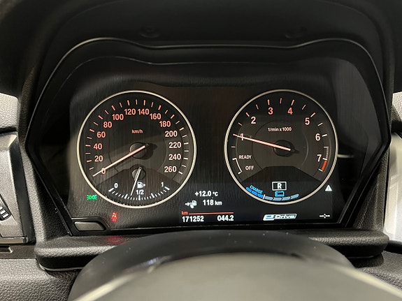 BMW 225xe 14 of 20