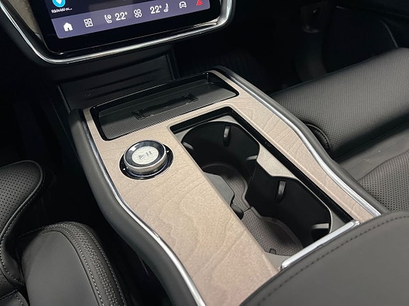 Volvo EX90 19 of 27