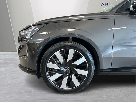 Volvo EX90 7 of 27