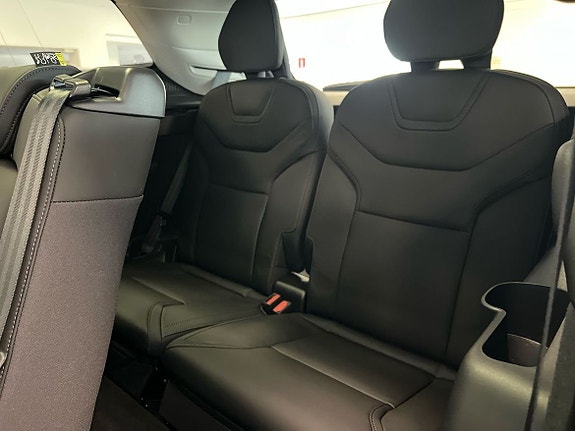 Volvo EX90 27 of 27