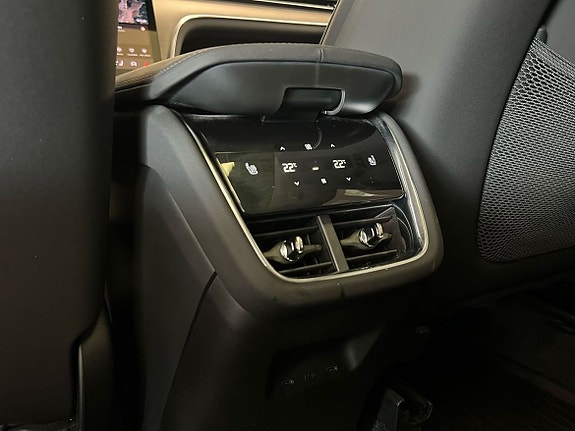 Volvo EX90 22 of 27