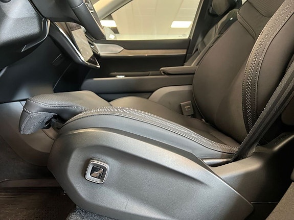 Volvo EX90 10 of 27