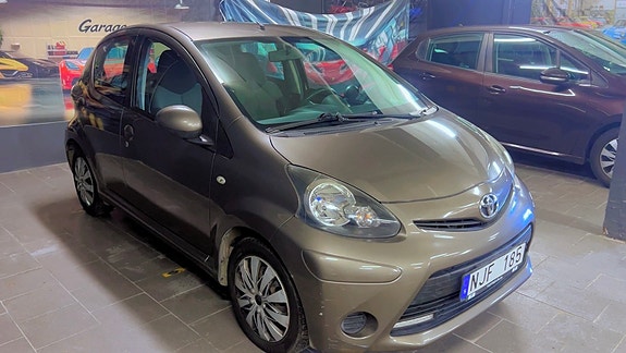 Toyota Aygo 2 of 7