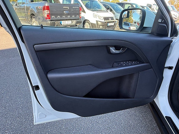 Volvo XC70 12 of 15