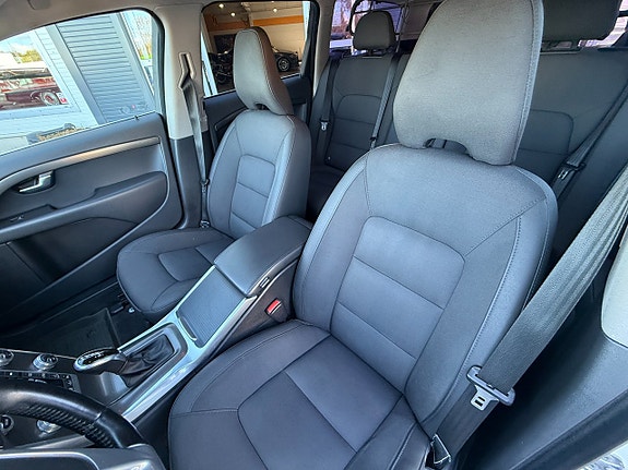 Volvo XC70 9 of 15